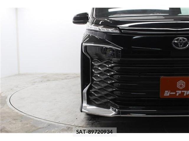 Toyota VOXY 2024-07 6817899-10
