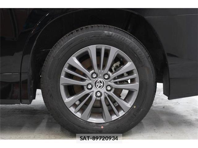 Toyota VOXY 2024-07 6817899-22