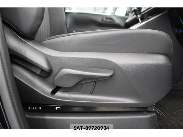 Toyota VOXY 2024-07 6817899-25