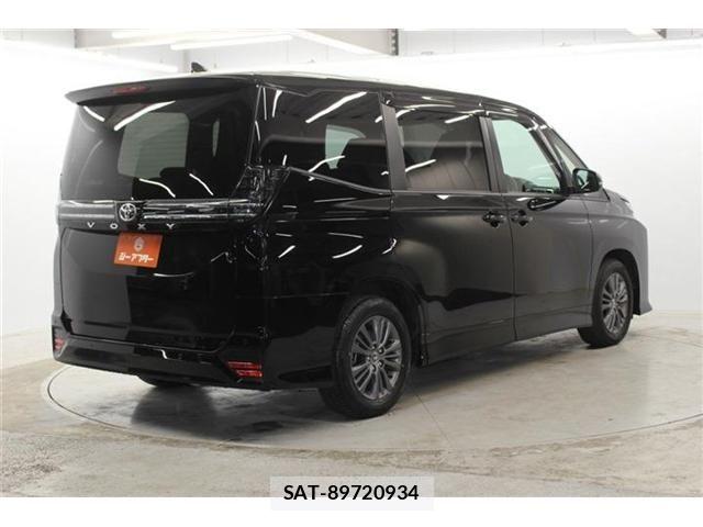 Toyota VOXY 2024-07 6817899-4
