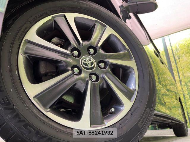 Toyota VOXY 2019-10 6817922-13