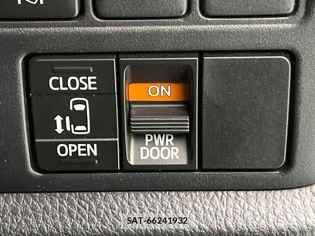 Toyota VOXY 2019-10 6817922-4