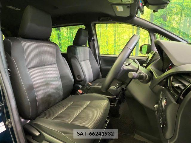 Toyota VOXY 2019-10 6817922-7