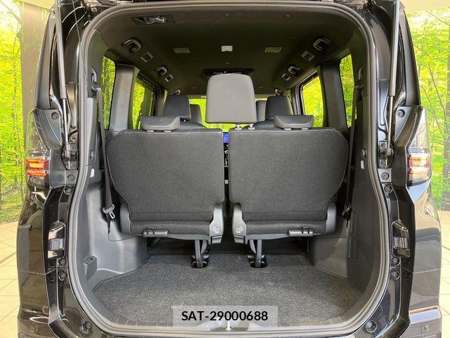 Toyota VOXY 2024-04 6817896-9
