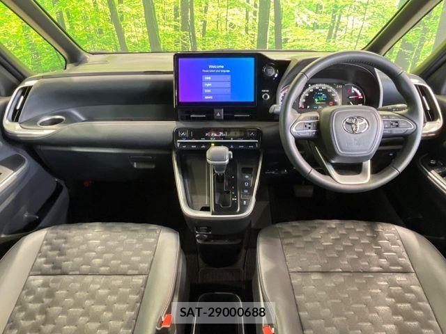 Toyota VOXY 2024-04 6817896-1