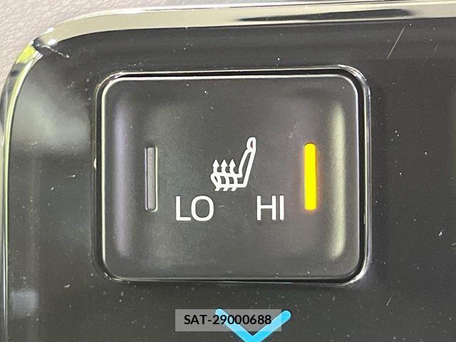 Toyota VOXY 2024-04 6817896-5