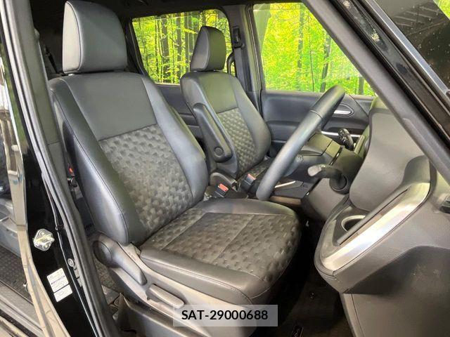 Toyota VOXY 2024-04 6817896-6