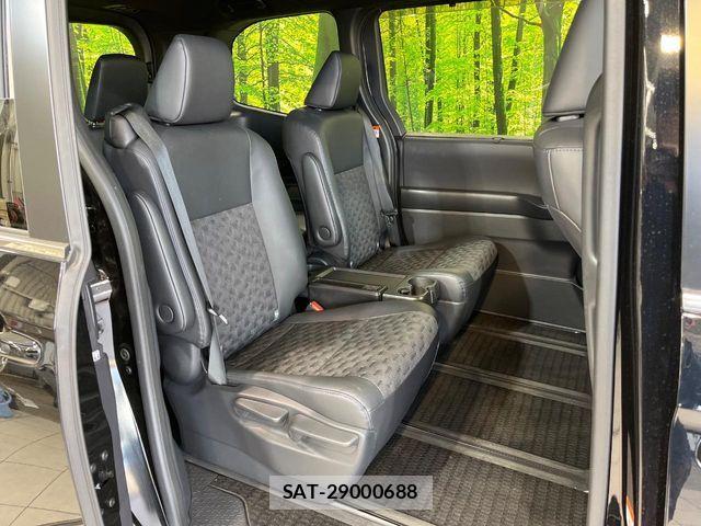 Toyota VOXY 2024-04 6817896-7