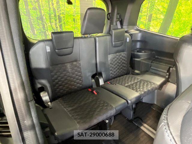 Toyota VOXY 2024-04 6817896-8
