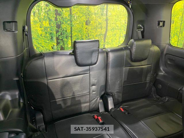 Toyota VOXY 2019-10 6817908-9