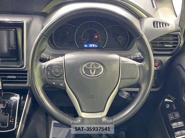 Toyota VOXY 2019-10 6817908-11