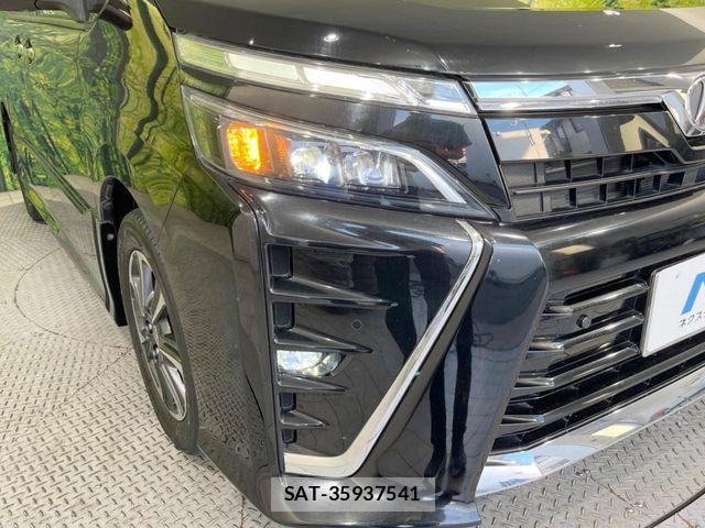 Toyota VOXY 2019-10 6817908-12