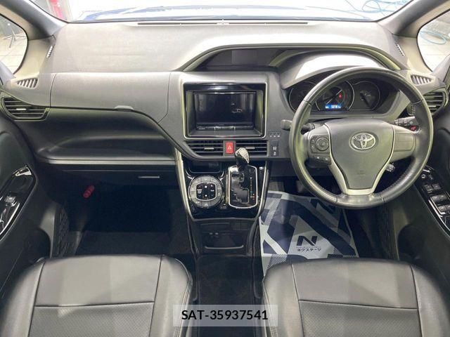Toyota VOXY 2019-10 6817908-1