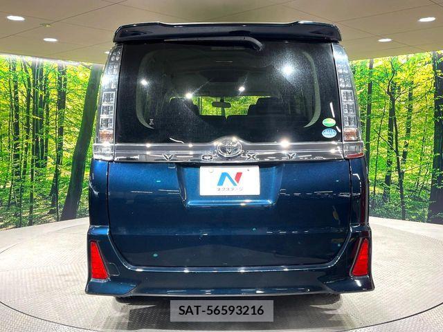Toyota VOXY 2015-09 6817950-15