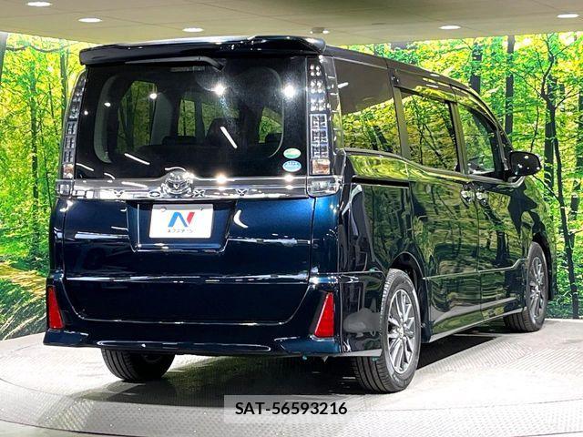 Toyota VOXY 2015-09 6817950-17