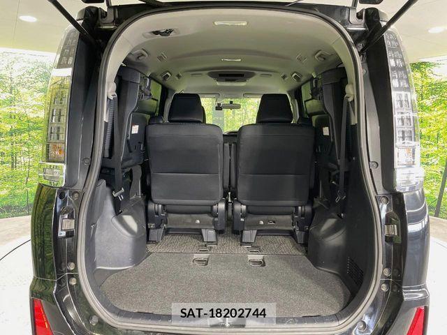 Toyota VOXY 2015-02 6817942-10