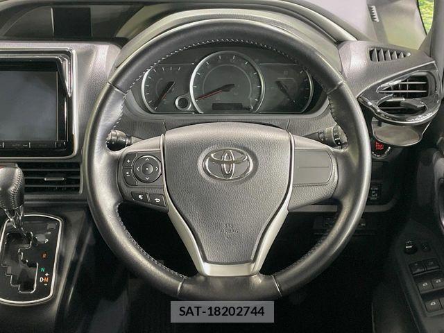 Toyota VOXY 2015-02 6817942-11