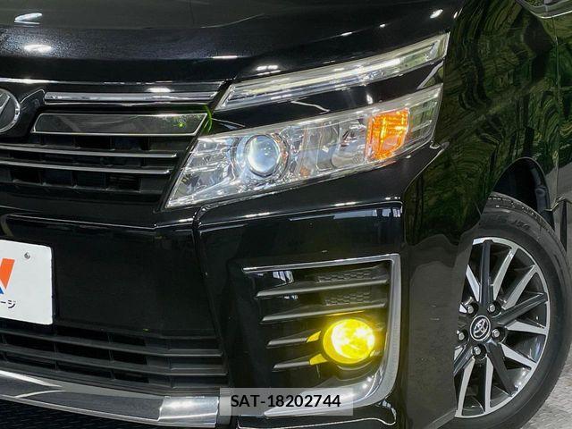 Toyota VOXY 2015-02 6817942-12