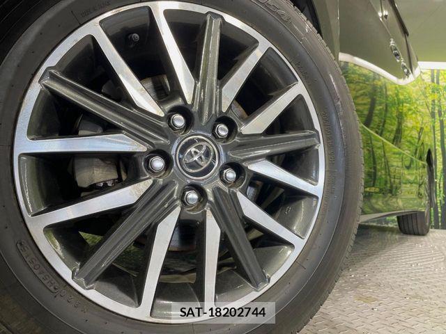 Toyota VOXY 2015-02 6817942-13