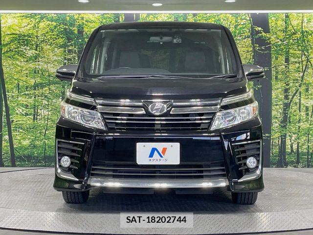 Toyota VOXY 2015-02 6817942-14