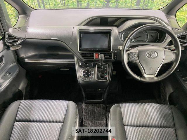 Toyota VOXY 2015-02 6817942-1
