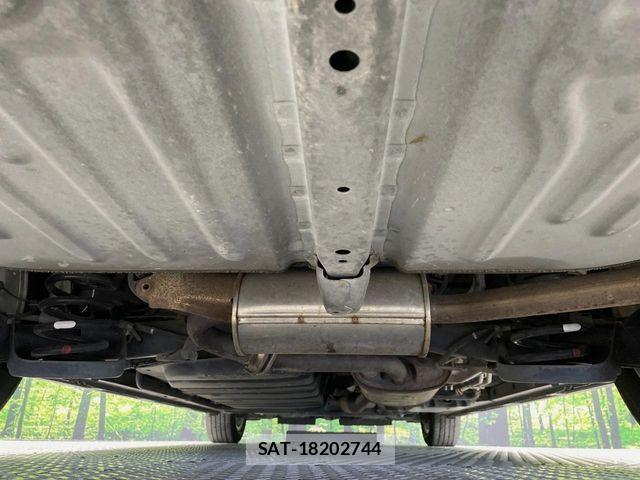 Toyota VOXY 2015-02 6817942-19