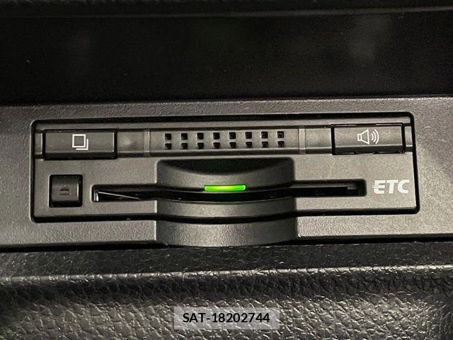 Toyota VOXY 2015-02 6817942-6