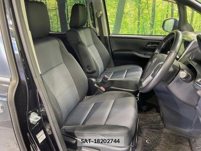 Toyota VOXY 2015-02 6817942-7