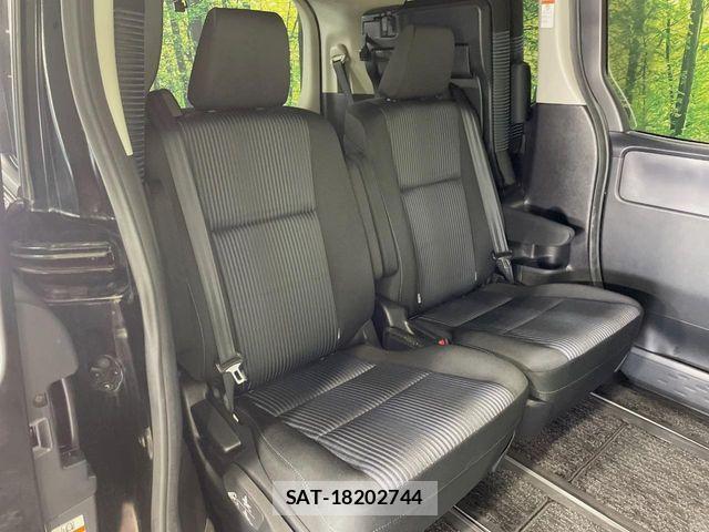 Toyota VOXY 2015-02 6817942-8
