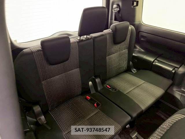 Toyota VOXY 2018-03 6817909-10