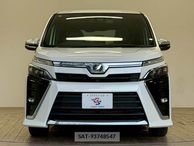 Toyota VOXY 2018-03 6817909-12