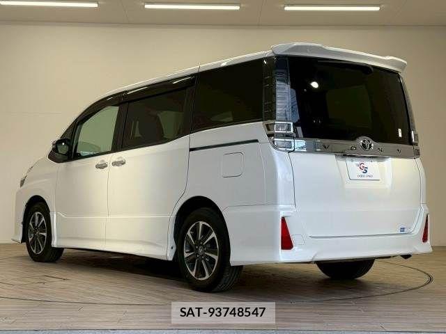Toyota VOXY 2018-03 6817909-16