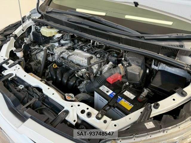 Toyota VOXY 2018-03 6817909-19