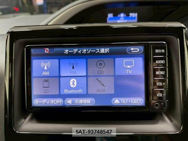 Toyota VOXY 2018-03 6817909-3