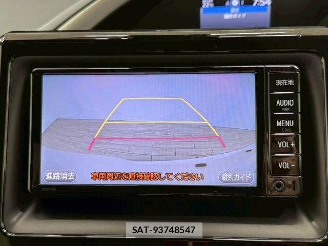 Toyota VOXY 2018-03 6817909-4