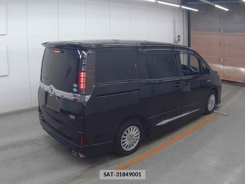 Toyota VOXY 2015 6844768-1