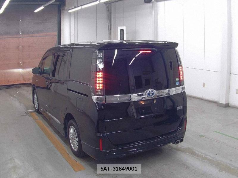 Toyota VOXY 2015 6844768-2
