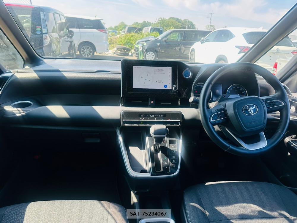 Toyota VOXY 2023 6804172-12