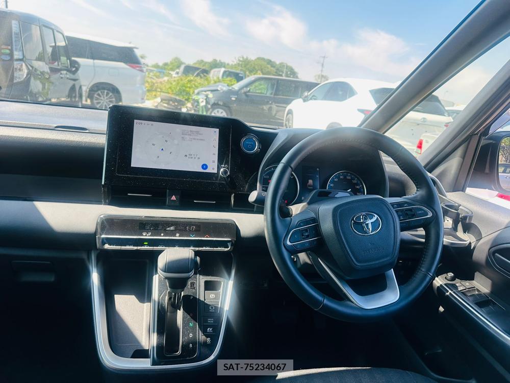 Toyota VOXY 2023 6804172-13
