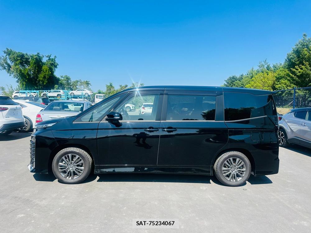 Toyota VOXY 2023 6804172-1