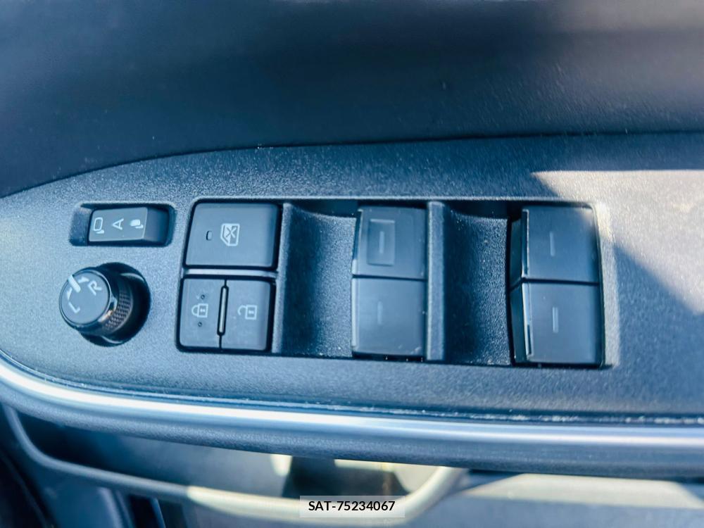 Toyota VOXY 2023 6804172-20