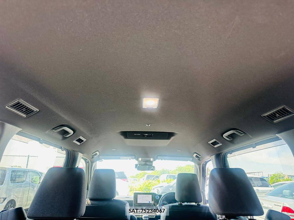 Toyota VOXY 2023 6804172-23
