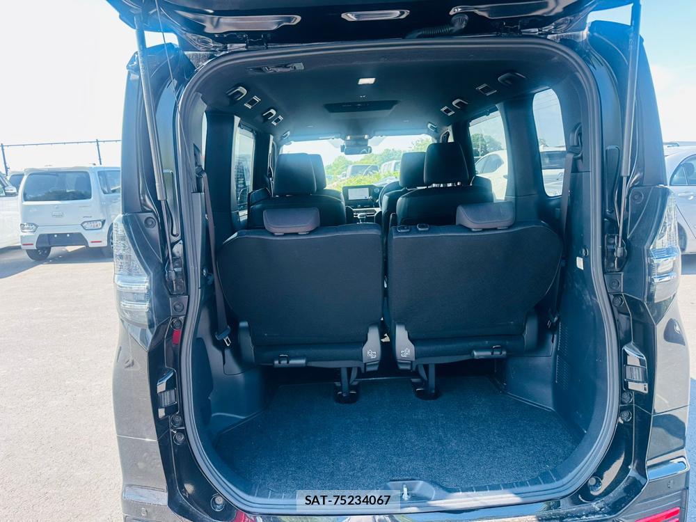 Toyota VOXY 2023 6804172-24