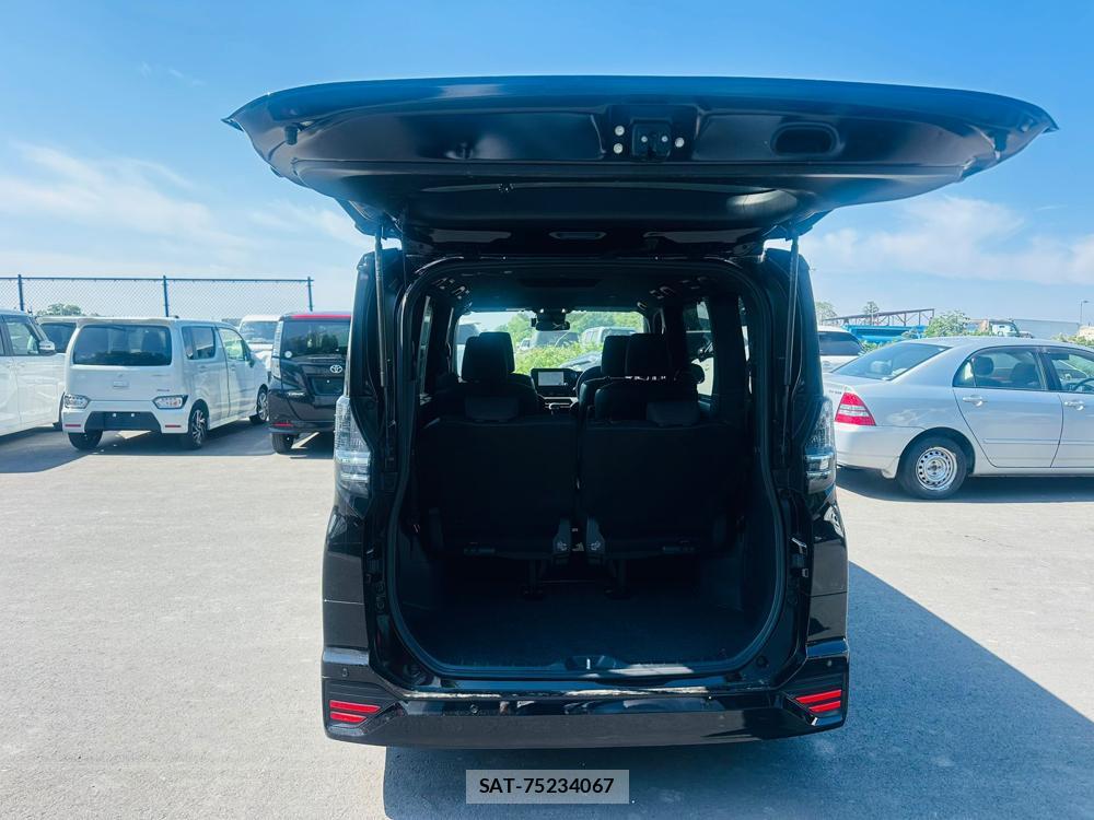 Toyota VOXY 2023 6804172-25