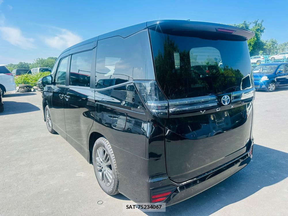 Toyota VOXY 2023 6804172-2