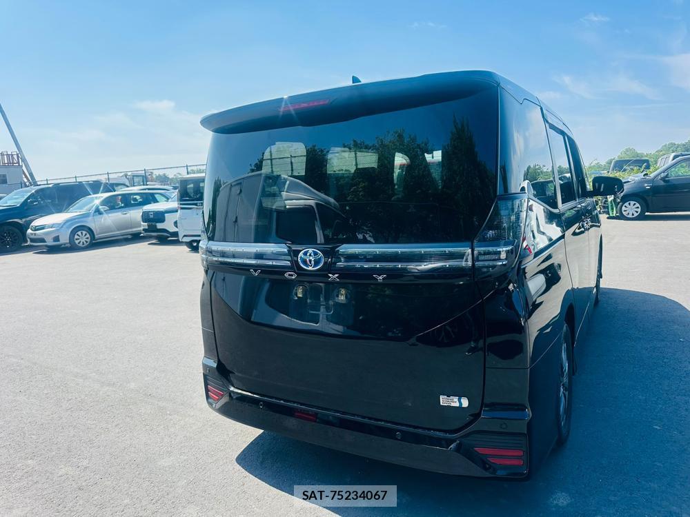 Toyota VOXY 2023 6804172-4