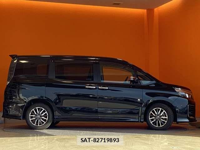 Toyota VOXY 2017-02 6915150-11