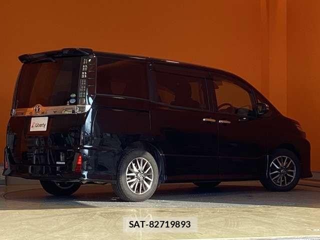 Toyota VOXY 2017-02 6915150-12