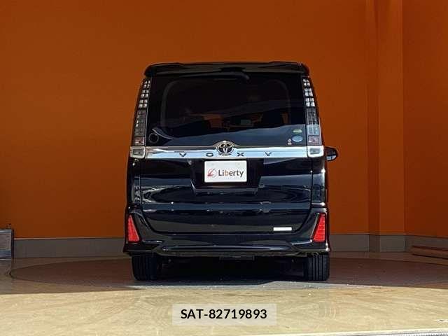 Toyota VOXY 2017-02 6915150-13