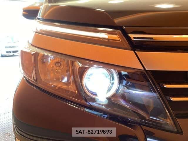 Toyota VOXY 2017-02 6915150-15